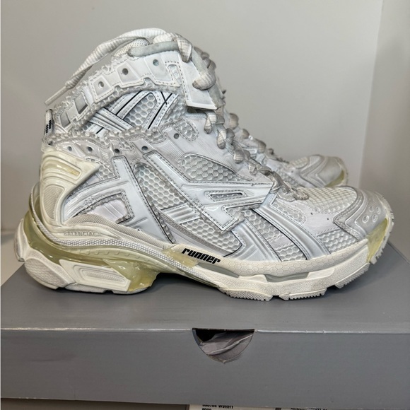 Balenciaga Men’s Runner Sneaker (White) New Size 40